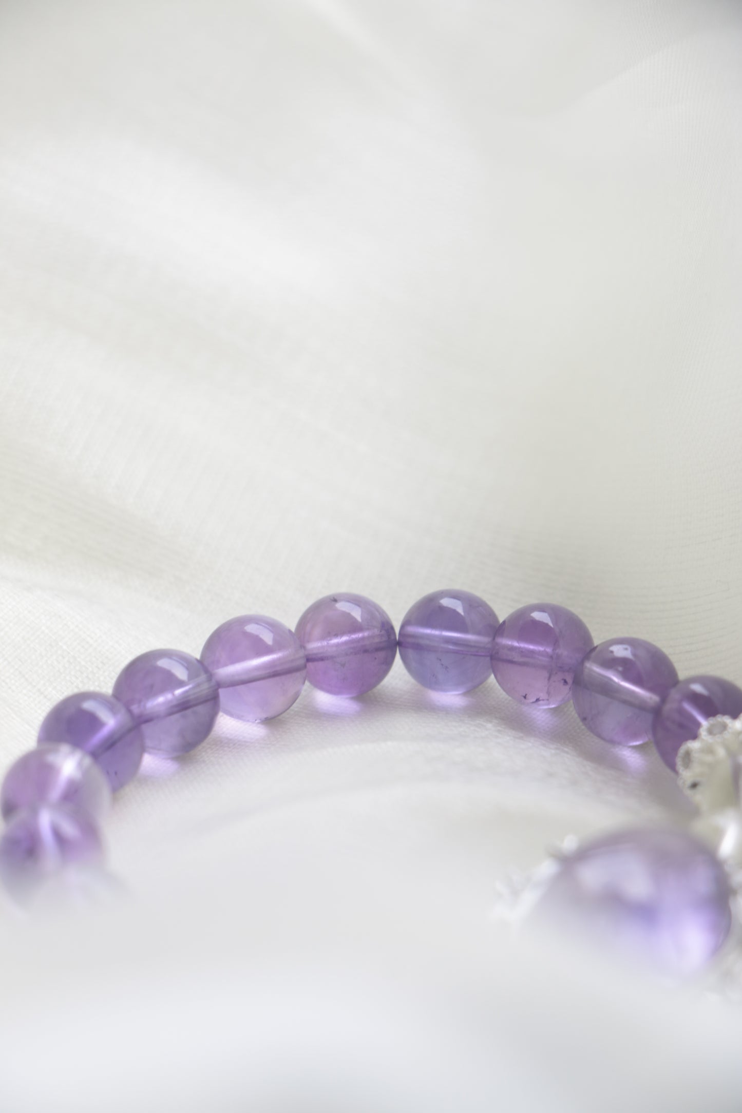 Amethyst and Silver Leadership Bracelet for Career Success
Feng Shui Executive Jewelry to Boost Authority and Orders