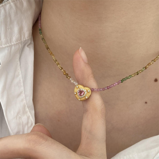 ファイル名: rainbow-tourmaline-vintage-necklace-fengshui.jpg
Altテキスト: アールデコ調レインボートルマリンネックレス 風水離宮で恋愛運アップ