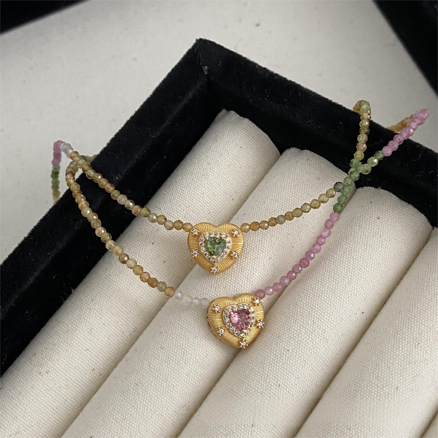 ファイル名: rainbow-tourmaline-vintage-necklace-fengshui.jpg
Altテキスト: アールデコ調レインボートルマリンネックレス 風水離宮で恋愛運アップ