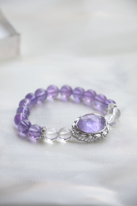 Amethyst and Silver Leadership Bracelet for Career Success
Feng Shui Executive Jewelry to Boost Authority and Orders