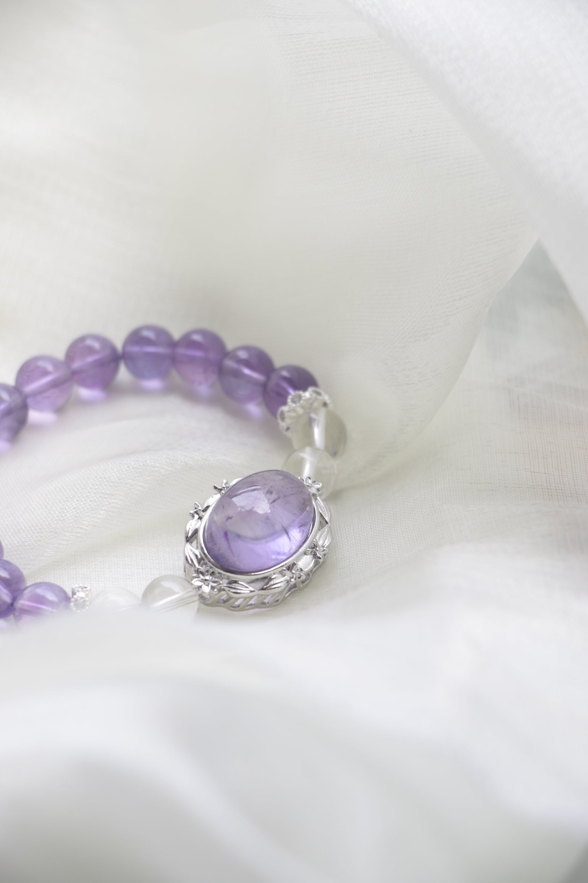 Amethyst and Silver Leadership Bracelet for Career Success
Feng Shui Executive Jewelry to Boost Authority and Orders