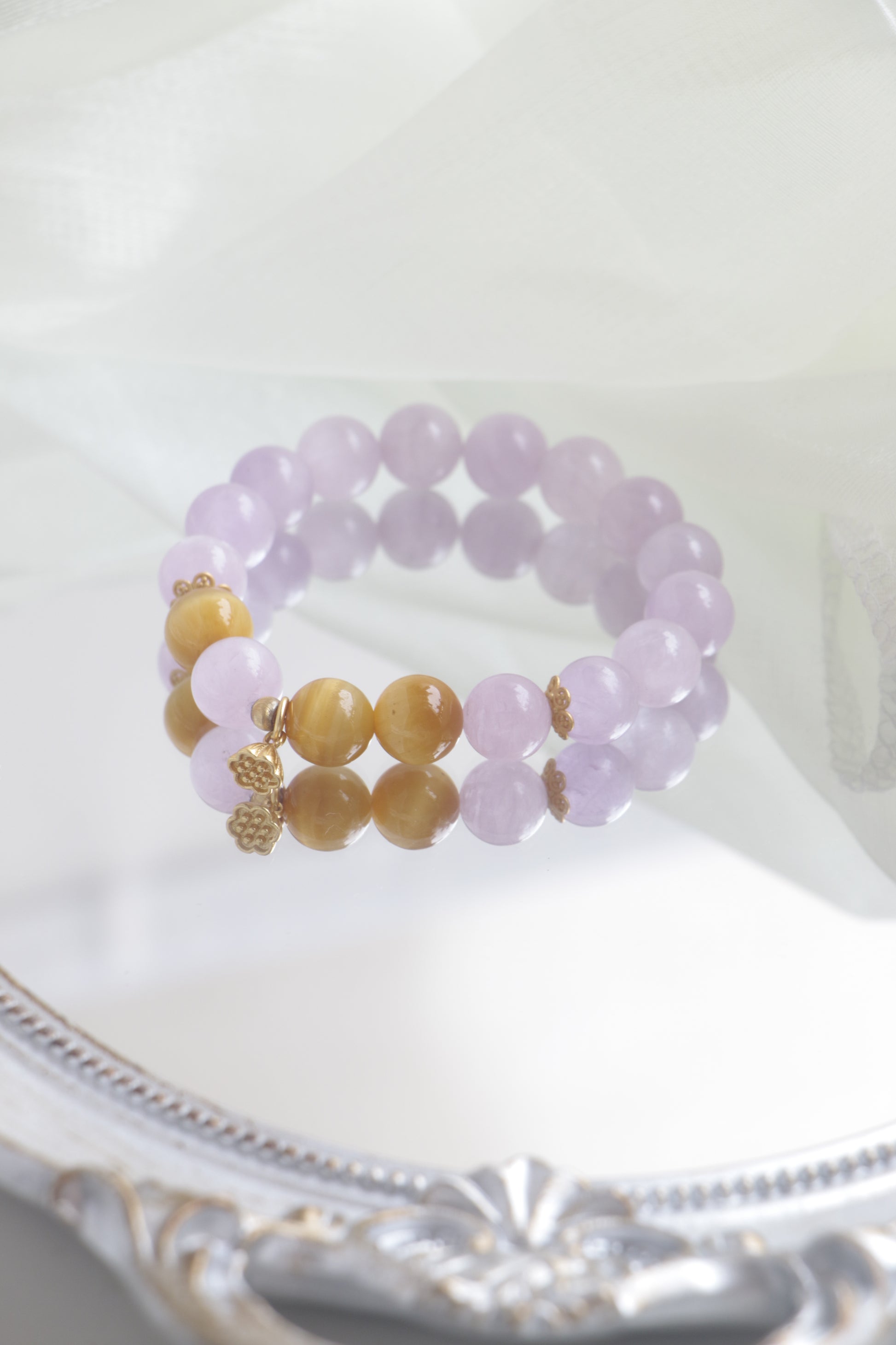 Tiger’s Eye and Purple Spinel Bracelet for Feminine Authority and Leadership
Feng Shui Executive Jewelry to Enhance Confidence and Decision-Making