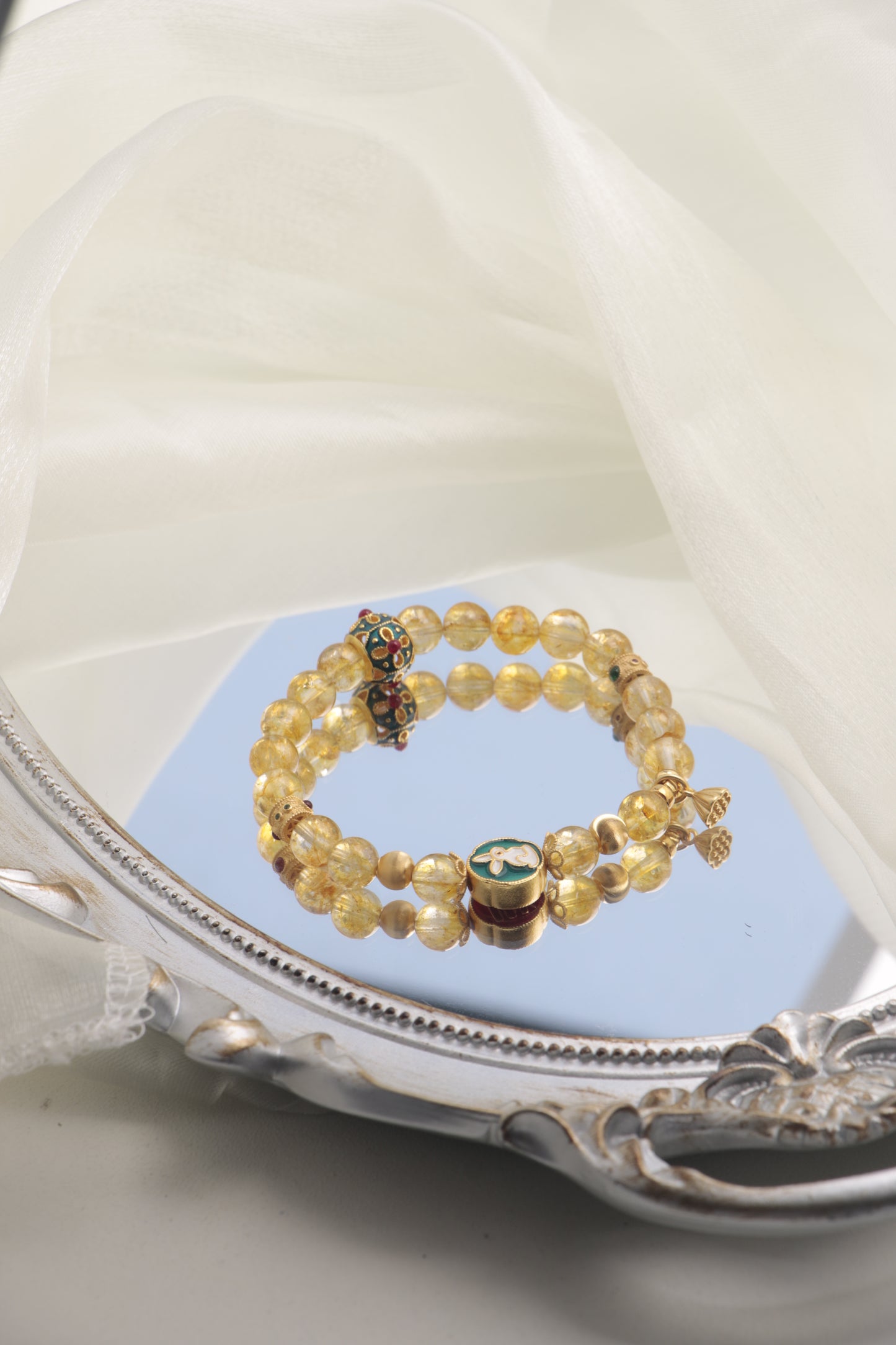 Enamel Zodiac Rabbit Bracelet with Yellow Citrine for Wealth and Protection
Liuren Divination Jewelry to Attract贵人 and Resolve Crises