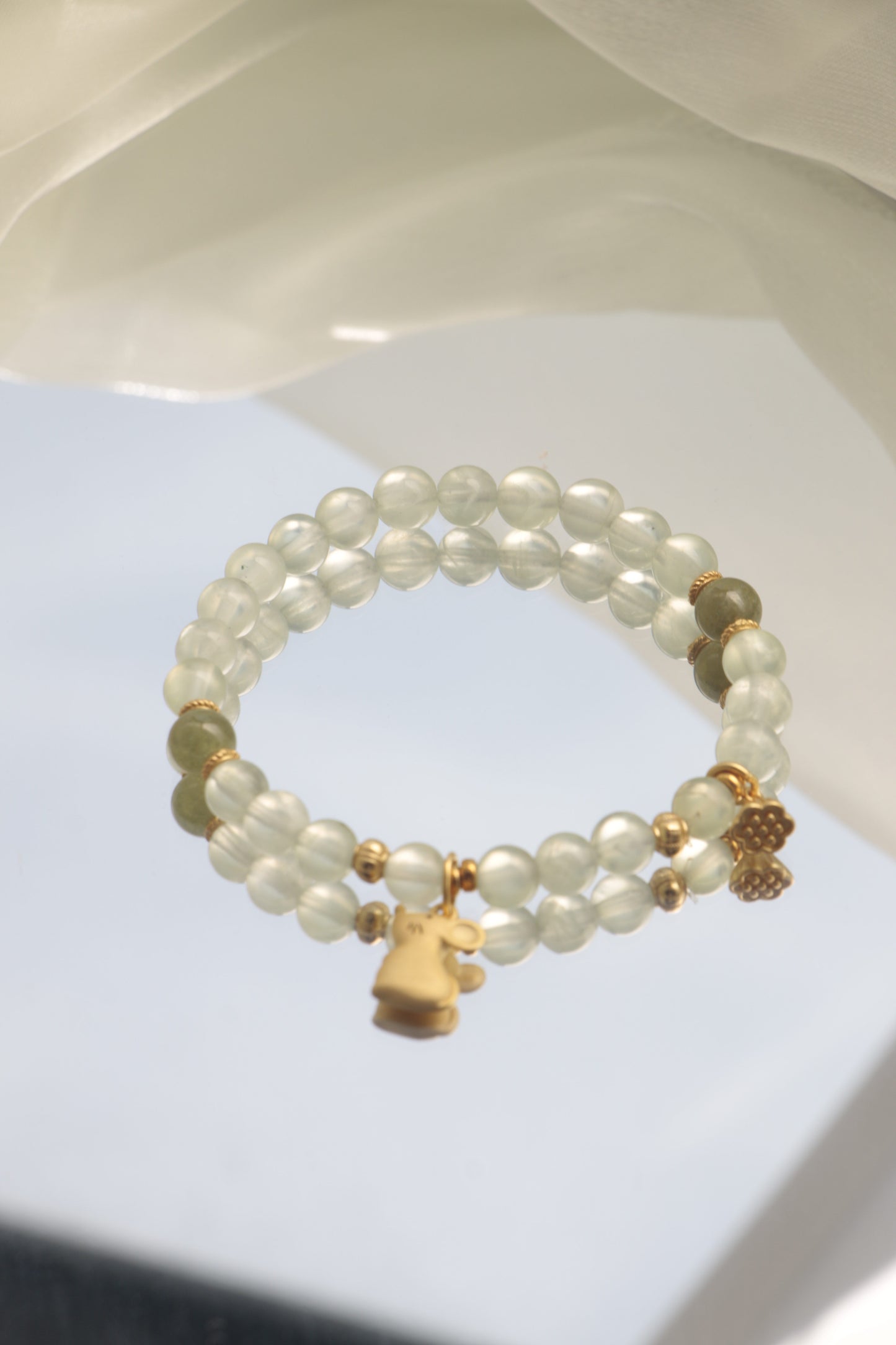 Chinese Zodiac Rat Bracelet with Grape Stone and Tsavorite for Wealth and Protection
Liuren Divination Jewelry to Attract Noble Helpers and Opportunities