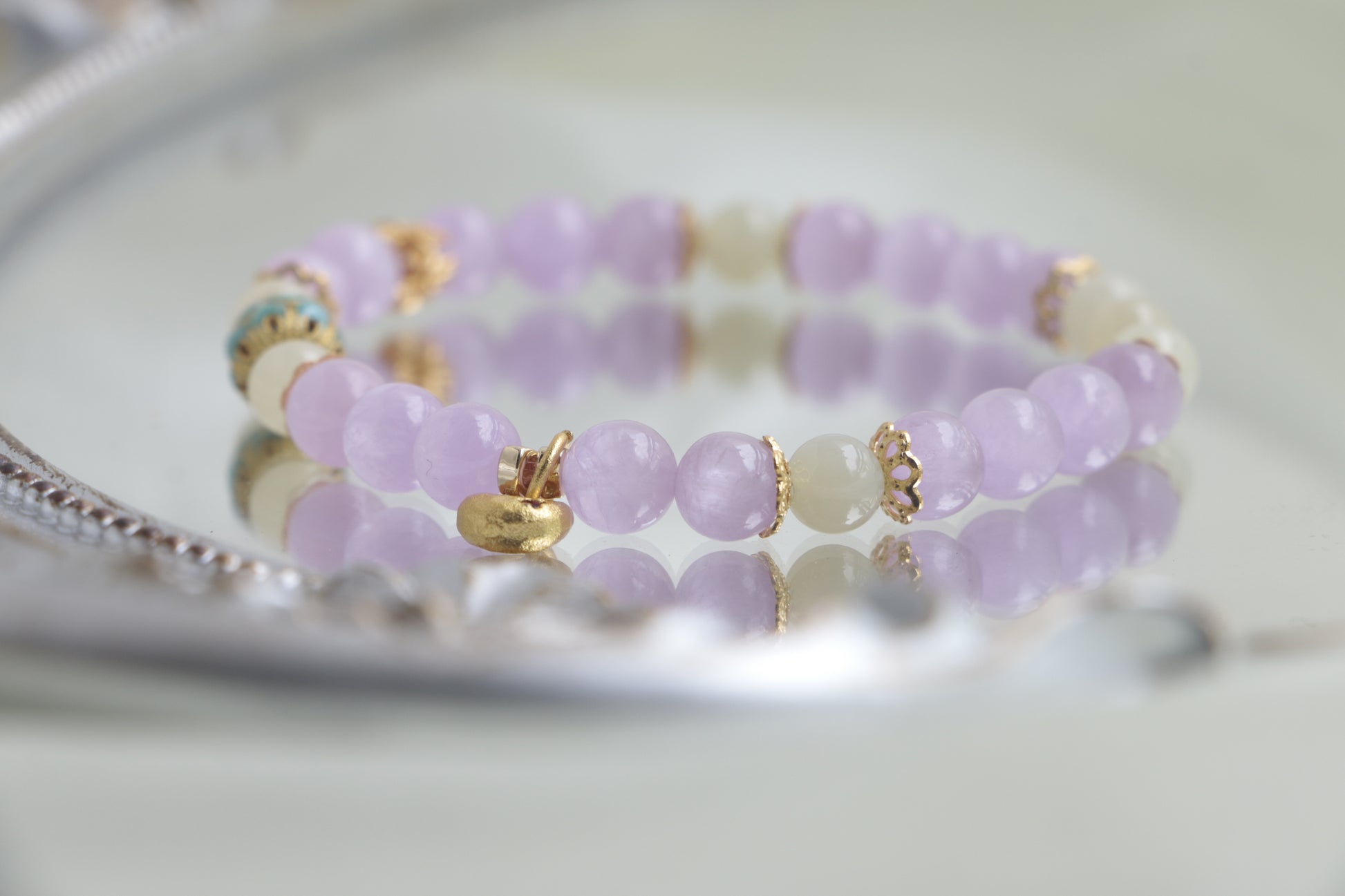 Hetian Jade and Red Spinel Bracelet for Feminine Empowerment and Fire Energy
Cloisonné Beaded Feng Shui Jewelry to Activate九紫离火运