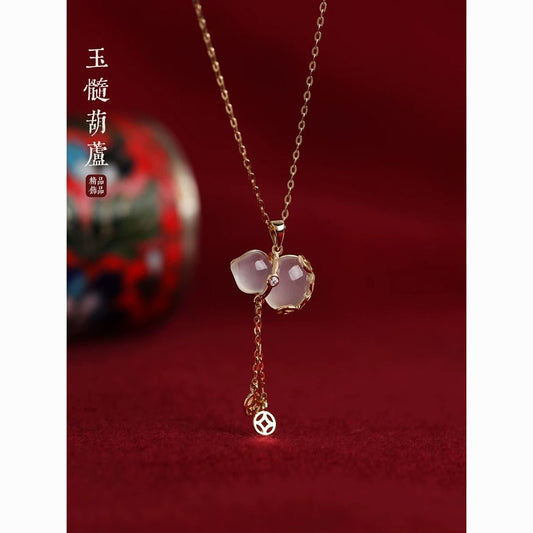White Nephrite Jade Gourd Necklace for Health Protection and Energy Cleansing
Taoist Healing Pendant to Neutralize Sick Energy and Boost Vitality

