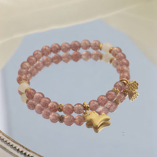 Primary: “Chinese Zodiac Horse Bracelet,” “Liuren Crisis Jewelry,” “Strawberry Quartz Love Bracelet”
Secondary: “Peach Blossom Luck Jewelry,” “贵人 Attraction Bracelet,” “Zodiac Protection Bracelet”
Long-Tail: “How to use Liuren energy for protection,” “Best zodiac bracelet for love and career”